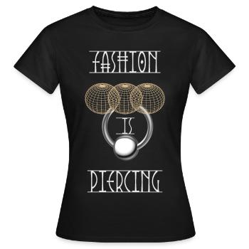 Mode ist Piercing - Frauen T-Shirt - Schwarz - Vorne - AI Model Female 172 dark (172cm)