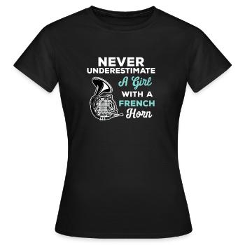 Ne sous-estimez jamais une fille avec un klaxon - T-shirt Femme - noir - Devant - AI Model Female 172 dark (172cm)