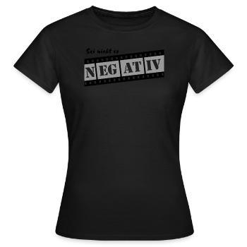 sei nicht so negativ filmstreifen negativ - Frauen T-Shirt - Schwarz - Vorne - AI Model Female 172 dark (172cm)