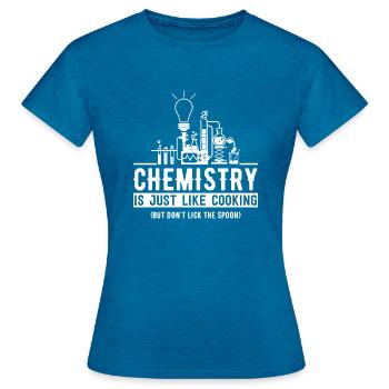 La chimie, c’est comme cuisiner - T-shirt Femme - bleu saphir antique chiné - Devant - AI Model Female 172 dark (172cm)