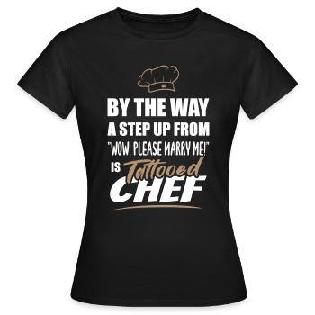 Le chef tatoué est le plus attrayant - T-shirt Femme - noir - Devant - AI Model Female 172 dark (172cm)
