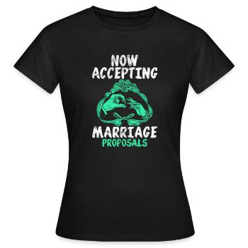 Heirat Antrag - Frauen T-Shirt - Schwarz - Vorne - AI Model Female 172 dark (172cm)