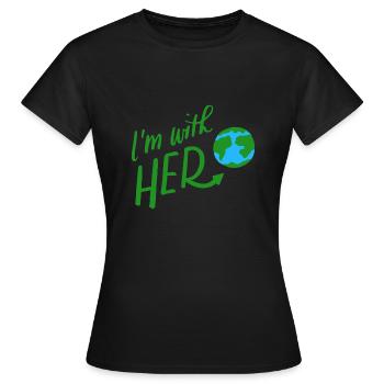 I am with her planet earth day shirt - T-shirt Femme - noir - Devant - AI Model Female 172 dark (172cm)