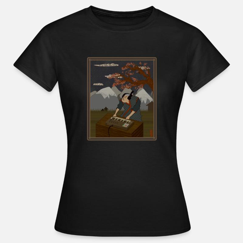 Synthesizer player Japanese Style - Women's T-Shirt - black