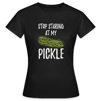 Arrêtez de regarder ma chemise de cornichon Sale Halloween - T-shirt Femme - noir - Devant - AI Model Female 172 dark (172cm)