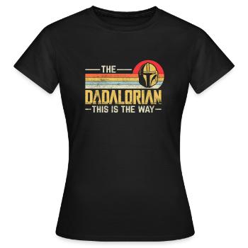 the dadalorian this is the way. gift, fathers day - Frauen T-Shirt - Schwarz - Vorne - AI Model Female 172 dark (172cm)