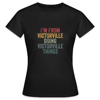 Victorville things city - Frauen T-Shirt - Schwarz - Vorne - AI Model Female 172 dark (172cm)