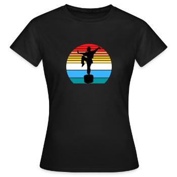 Vintage Karate Kampfkunst Kung-Fu Retro - Frauen T-Shirt - Schwarz - Vorne - AI Model Female 172 dark (172cm)