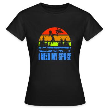 Retro Vintage I Need My Space Astronomy Design - Frauen T-Shirt - Schwarz - Vorne - AI Model Female 172 dark (172cm)