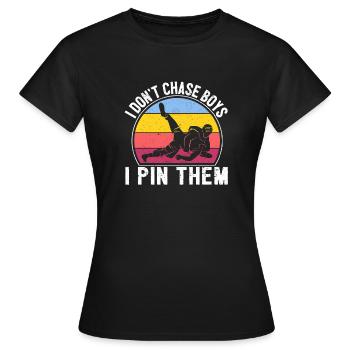Je ne chasse pas les garçons je les épingle Drôle de catcheuse - T-shirt Femme - noir - Devant - AI Model Female 172 dark (172cm)