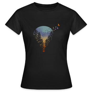 Weit weg fliegen - Frauen T-Shirt - Schwarz - Vorne - AI Model Female 172 dark (172cm)