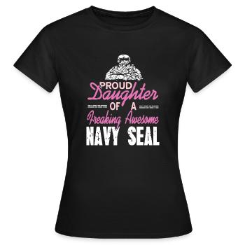 Fière fille d’un impressionnant NAVY Seal - T-shirt Femme - noir - Devant - AI Model Female 172 dark (172cm)