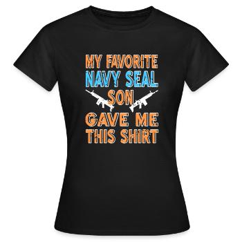 Mon fils préféré des NAVY Seal a donné à cette chemise rétro - T-shirt Femme - noir - Devant - AI Model Female 172 dark (172cm)