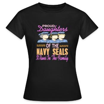 Fiers fils des Navy Seals qu’il gère en famille - T-shirt Femme - noir - Devant - AI Model Female 172 dark (172cm)