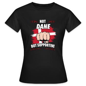 Pas Danois mais Danois de voyage de soutien - T-shirt Femme - noir - Devant - AI Model Female 172 dark (172cm)