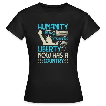 DIE MENSCHHEIT HAT GEWONNEN, ES IST DER KAMPF DIE FREIHEIT HAT JETZT EINE - Frauen T-Shirt - Schwarz - Vorne - AI Model Female 172 dark (172cm)