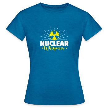 Technologue en médecine nucléaire Nuc Med Tech - T-shirt Femme - bleu saphir antique chiné - Devant - AI Model Female 172 dark (172cm)
