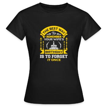 DER BESTE WEG, UM SICH AN DEN GEBURTSTAG IHRER FRAU ZU ERINNERN, IST - Frauen T-Shirt - Schwarz - Vorne - AI Model Female 172 dark (172cm)