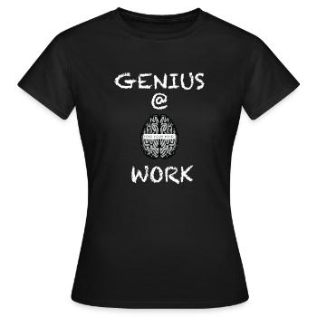 Ein Genie bei der Arbeit als Ingenieur, als - Frauen T-Shirt - Schwarz - Vorne - AI Model Female 172 dark (172cm)