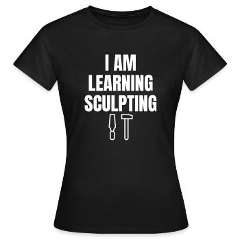 I'm learning sculpture saying English - Women's T-Shirt - black - Front - AI Model Female 172 dark (172cm)