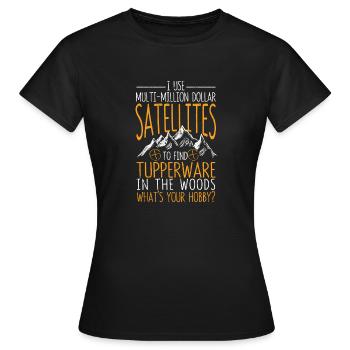 Ich benutze Multi-Millionen-Dollar-Satelliten - Frauen T-Shirt - Schwarz - Vorne - AI Model Female 172 dark (172cm)