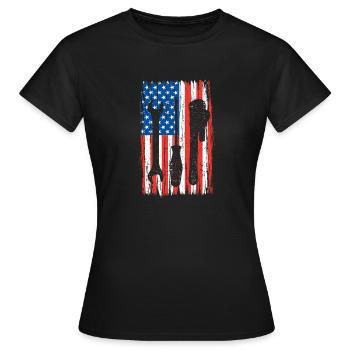 Drapeau américain mécanicien Amélioration de l’habitat Patriot - T-shirt Femme - noir - Devant - AI Model Female 172 dark (172cm)