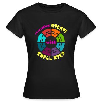 Alles fängt mit kleinen Schritten an - Frauen T-Shirt - Schwarz - Vorne - AI Model Female 172 dark (172cm)