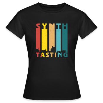 Synthesizer Synth Keyboard Elektronische Musiker - Frauen T-Shirt - Schwarz - Vorne - AI Model Female 172 dark (172cm)