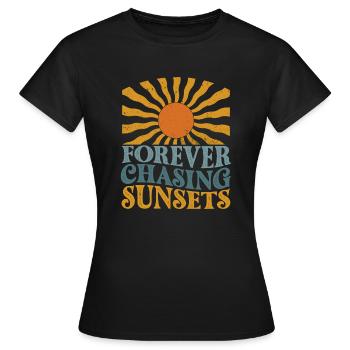 Forever Chasing Sunsets Retro Summer Vacation - T-shirt Femme - noir - Devant - AI Model Female 172 dark (172cm)