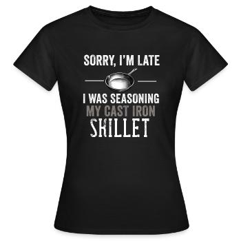 Poêle en fonte Lover Friture Poêle Drôle De Cuisson - T-shirt Femme - noir - Devant - AI Model Female 172 dark (172cm)