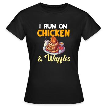 Amateur d’ailes de poulet frites au poulet et aux gaufres - T-shirt Femme - noir - Devant - AI Model Female 172 dark (172cm)