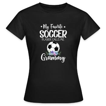 Mein Lieblingsfußballer nennt mich Grammy - Frauen T-Shirt - Schwarz - Vorne - AI Model Female 172 dark (172cm)