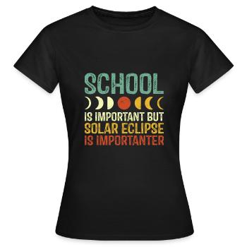 Schule ist wichtig, aber Sonnenfinsternis ist wichtig - Frauen T-Shirt - Schwarz - Vorne - AI Model Female 172 dark (172cm)