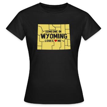 Jemand in Wyoming liebt mich - Frauen T-Shirt - Schwarz - Vorne - AI Model Female 172 dark (172cm)