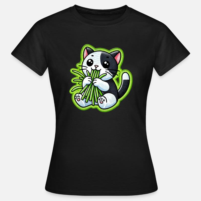 Mignon chat noir et blanc mangeant de l’herbe verte - T-shirt Femme - noir