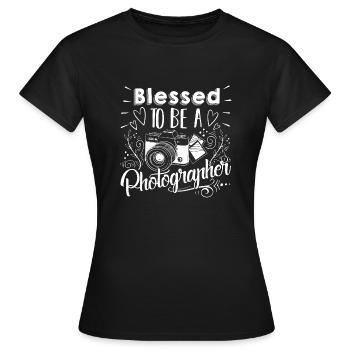 Photographer To Be A Photographer - Women's T-Shirt - black - Front - AI Model Female 172 dark (172cm)