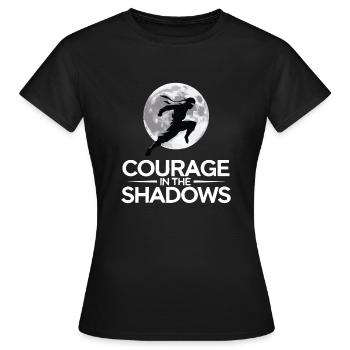 MUT IM SCHATTEN - Frauen T-Shirt - Schwarz - Vorne - AI Model Female 172 dark (172cm)