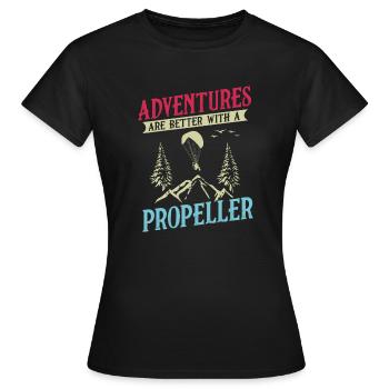 Abenteuer sind besser mit einem Propeller - Frauen T-Shirt - Schwarz - Vorne - AI Model Female 172 dark (172cm)