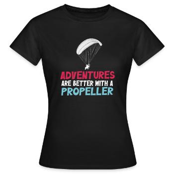 Abenteuer sind besser mit einem Propeller - Frauen T-Shirt - Schwarz - Vorne - AI Model Female 172 dark (172cm)