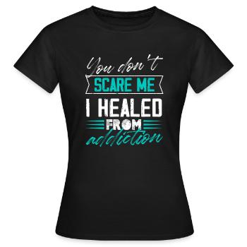 Tu ne me fais pas peur, j’ai guéri de la dépendance - T-shirt Femme - noir - Devant - AI Model Female 172 dark (172cm)