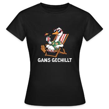 Gans Gechillt - Gans im Liegestuhl - Frauen T-Shirt - Schwarz - Vorne - AI Model Female 172 dark (172cm)