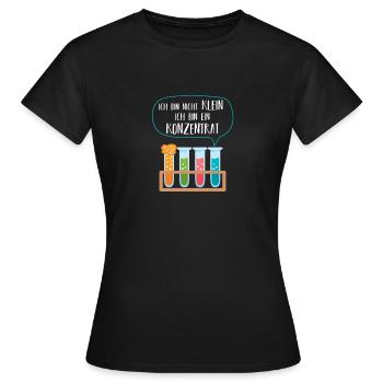Ich bin nicht klein ich bin ein konzentrat - Frauen T-Shirt - Schwarz - Vorne - AI Model Female 172 dark (172cm)