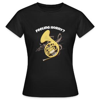 Lustige Französisch Horn Design Brass Horn Marching Band - Frauen T-Shirt - Schwarz - Vorne - AI Model Female 172 dark (172cm)