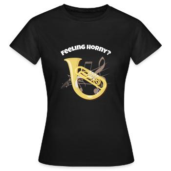 Fanion corne de laiton - T-shirt Femme - noir - Devant - AI Model Female 172 dark (172cm)