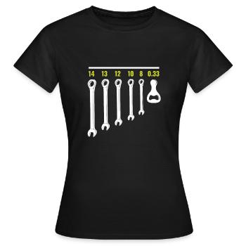 SCHRAUBENSCHLÜSSEL FLASCHENÖFFNER - Frauen T-Shirt - Schwarz - Vorne - AI Model Female 172 dark (172cm)
