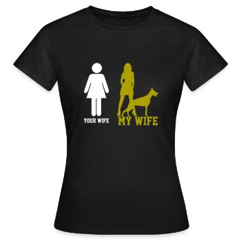 Doberman chien de sauvetage - T-shirt Femme - noir - Devant - AI Model Female 172 dark (172cm)