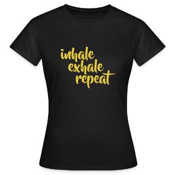 Meditieren Yoga Sprüche Shirt Achtsamkeit - Frauen T-Shirt - Schwarz - Vorne - AI Model Female 172 dark (172cm)
