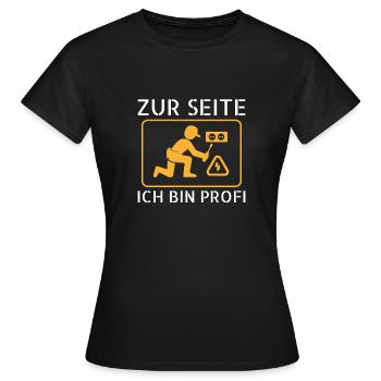 Zur Seite Ich Bin Profi Elektriker - Frauen T-Shirt - Schwarz - Vorne - AI Model Female 172 dark (172cm)