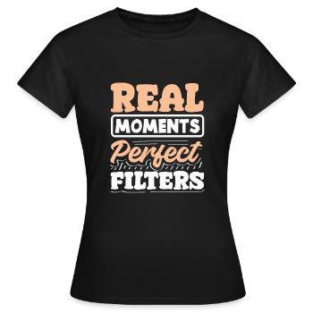 Real Moments Over Perfect Filters - Frauen T-Shirt - Schwarz - Vorne - AI Model Female 172 dark (172cm)