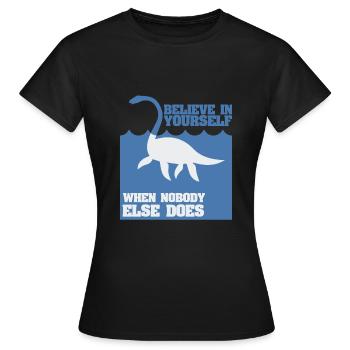 Lochness Nessie Ecosse - T-shirt Femme - noir - Devant - AI Model Female 172 dark (172cm)